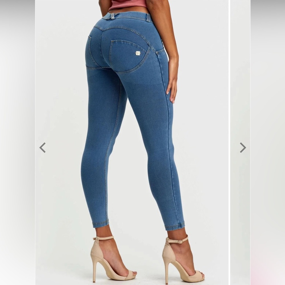 Freddy WR.UP Denim Legging Petite Mid Rise Light Blue Yellow Stitching XS